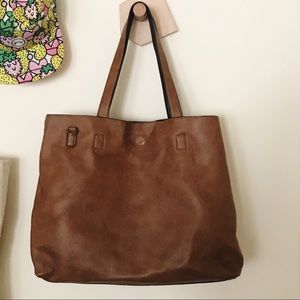 Reversible leather tote with detachable strap